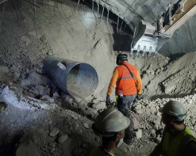 Signs of life as tunnel rescuers near trapped men