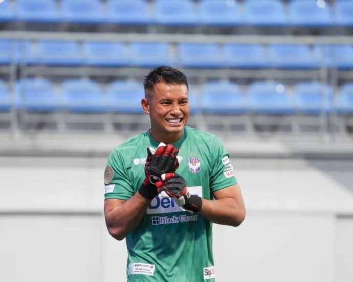 Singapore goalkeeper Hassan Sunny announces retirement from international football