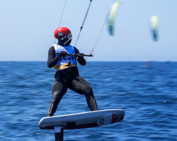 Singapore’s Max Maeder finishes second in opening series, moves on to Olympics kitefoiling final 