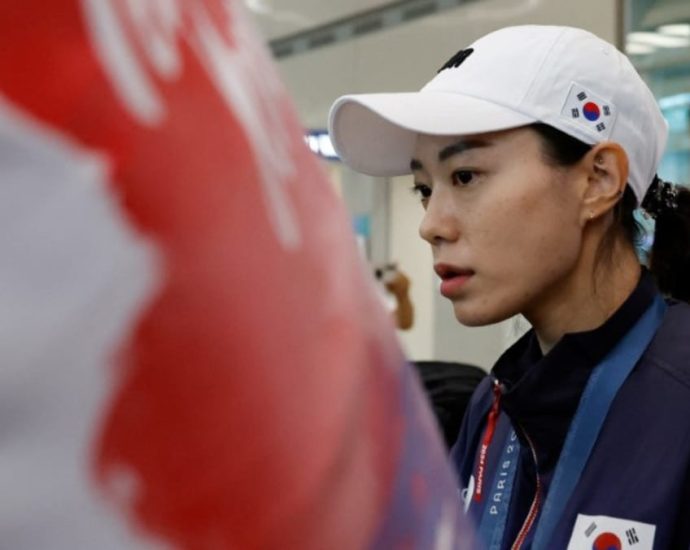 South Korea pistol shooter Kim Ye-ji collapses at press conference