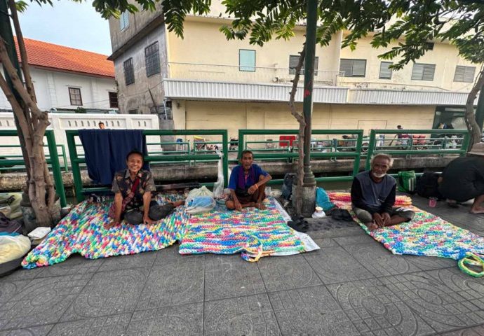 Students transform plastic waste into bedding for homeless