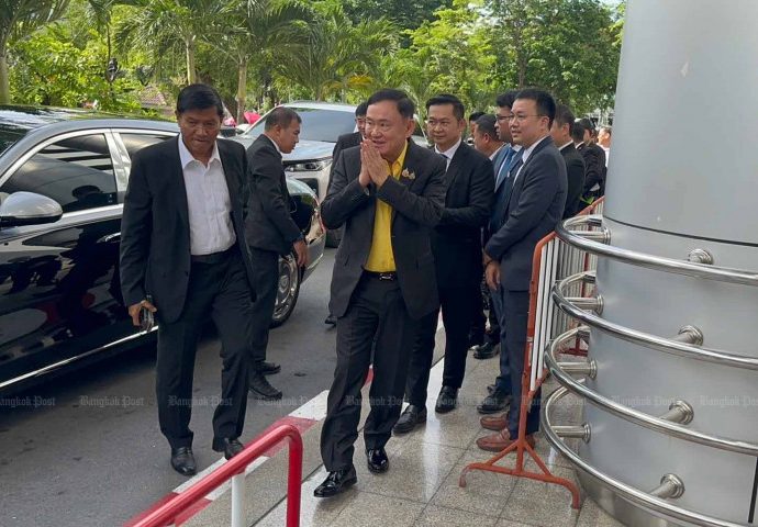 Thaksin lese majeste court case adjourned to next year