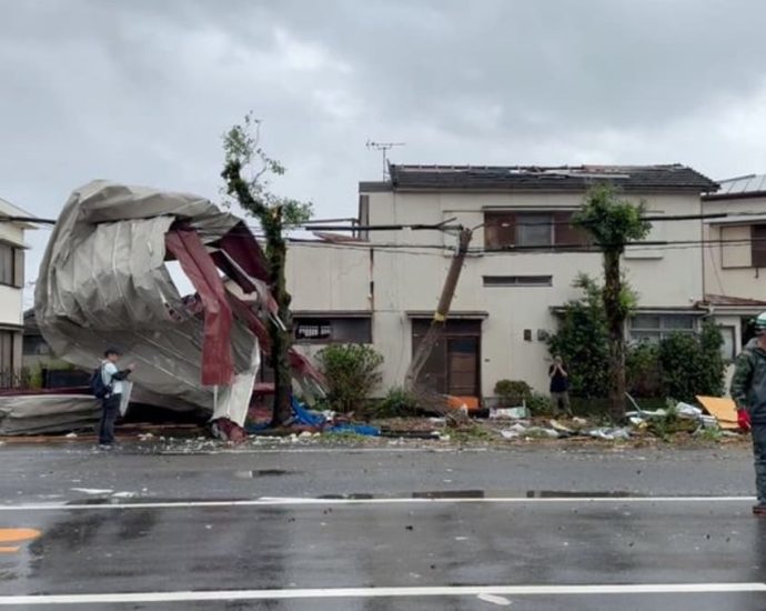 Typhoon Shanshan barrels up Japan as five reported dead