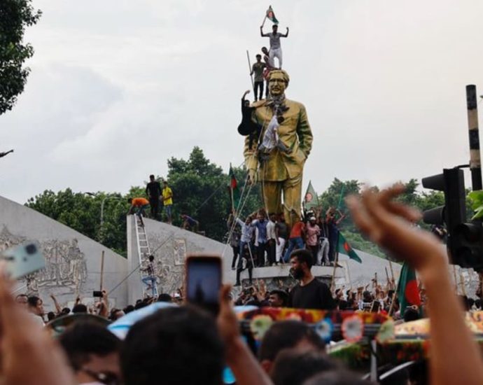 US urges calm in Bangladesh, salutes army role