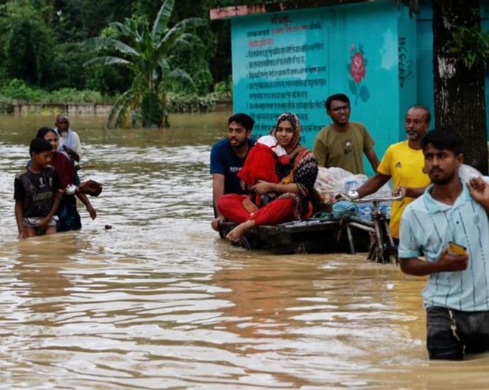 Bangladesh floods leave 71 dead, fears of waterborne disease rise