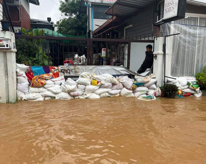 Chiang Mai city flooded as Ping River overflows