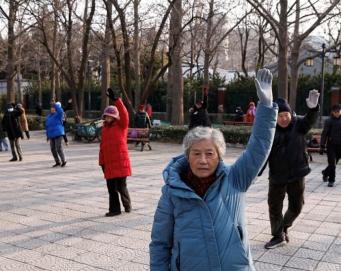 Chinese policymakers discuss proposal to raise retirement age