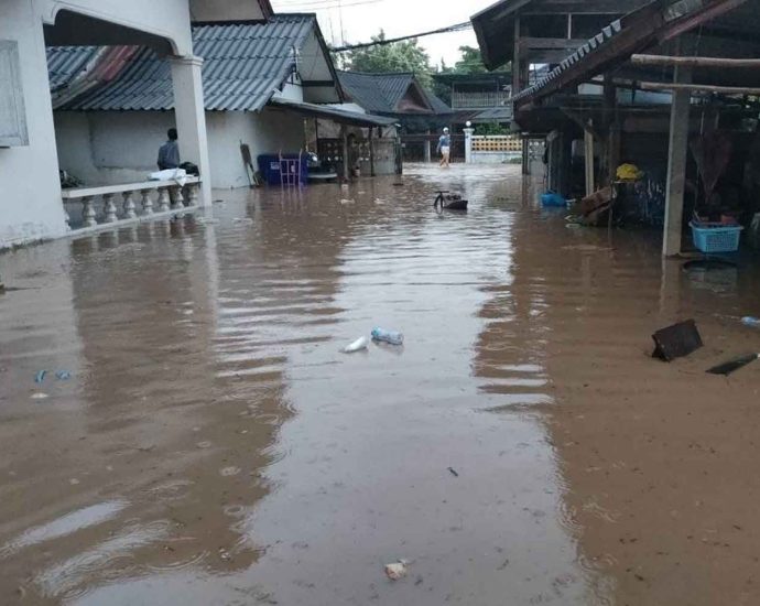 Flooding continues in 4 Thai provinces