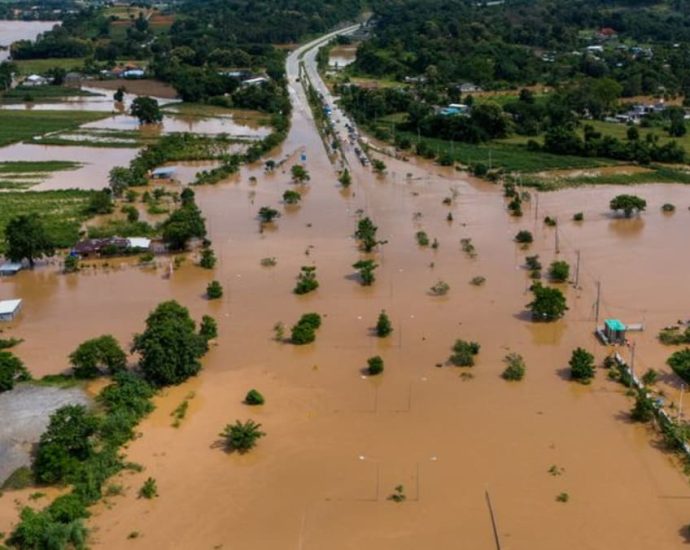 Flooding in Thailand maroons thousands in northern province