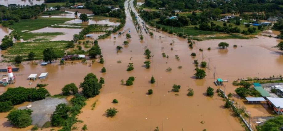 Flooding in Thailand maroons thousands in northern province