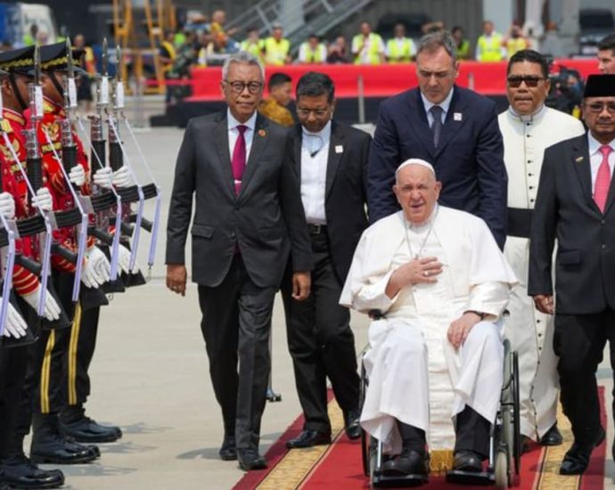 Indonesia arrests seven over Pope Francis ‘terror threats’