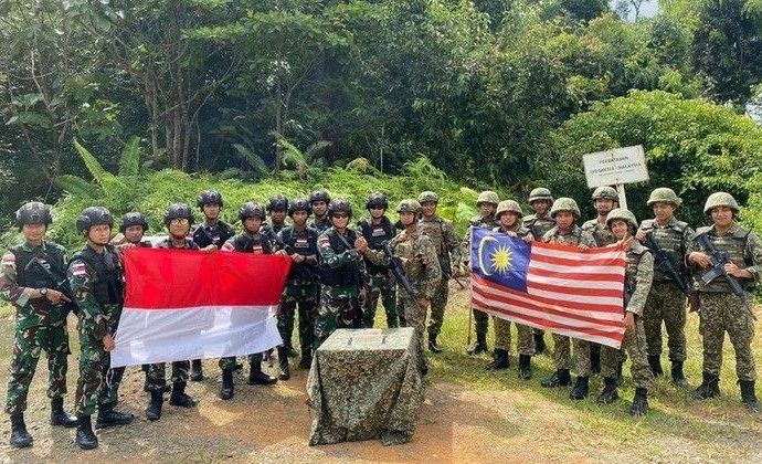 Indonesian, Malaysian troops celebrate unity at border in honour of Malaysia’s National Day