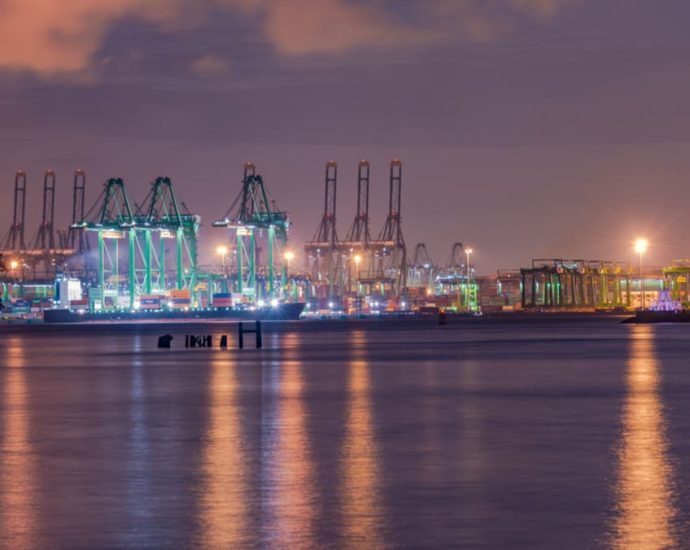 Line-towed barges allowed to move to and from Pasir Panjang Terminal at night to boost port efficiency