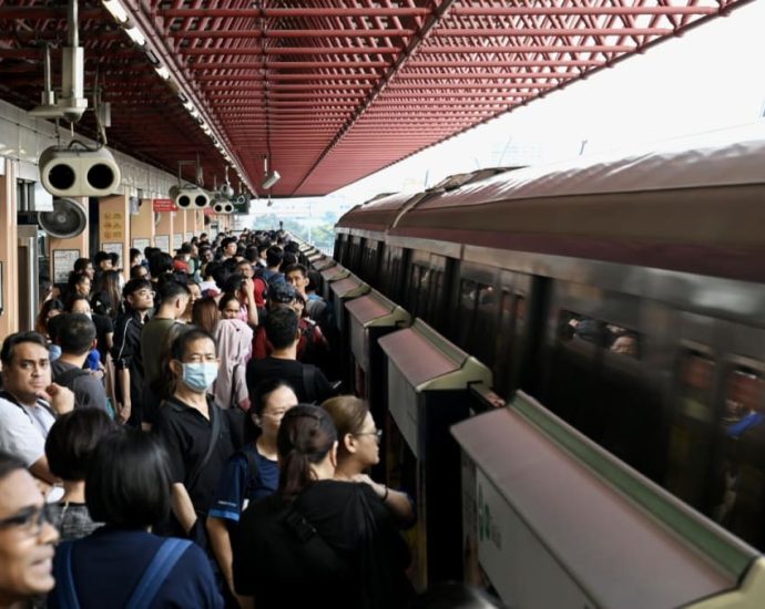 MRT disruption to continue into Thursday, no services between Jurong East and Buona Vista