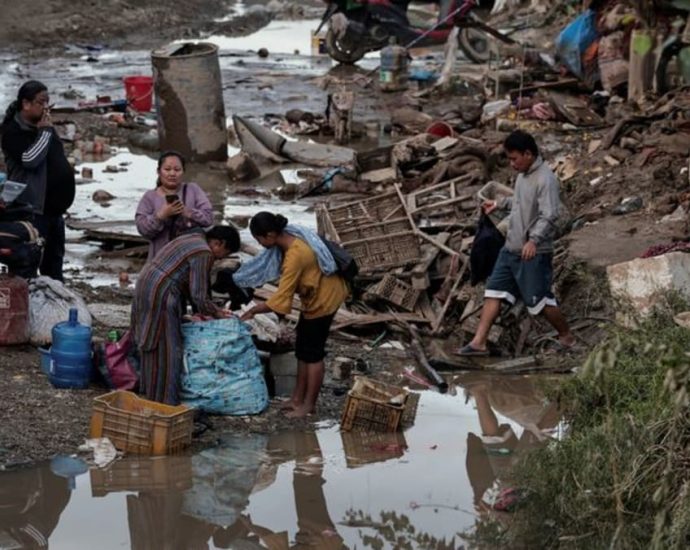 Nepal surveys flood wreckage as death toll reaches 209