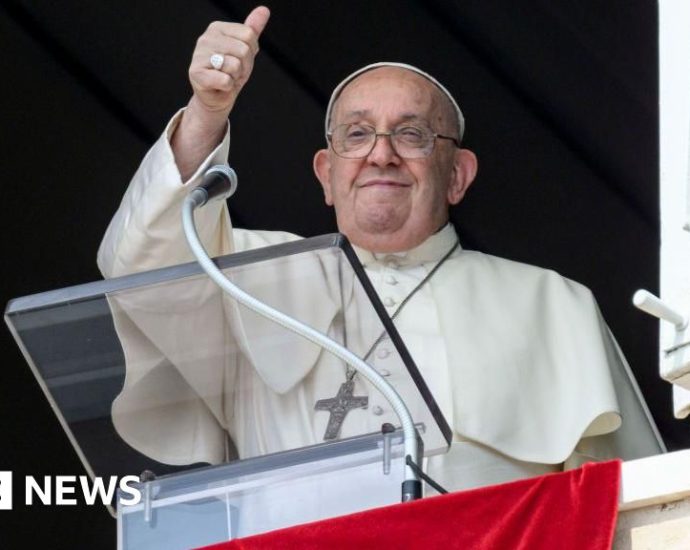 Pope Francis embarks on ambitious Asia-Pacific tour