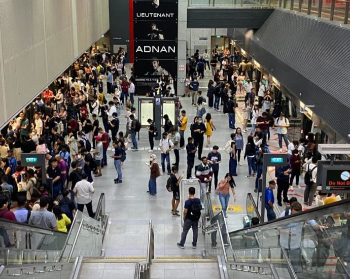 Power fault disrupts train services along Circle Line
