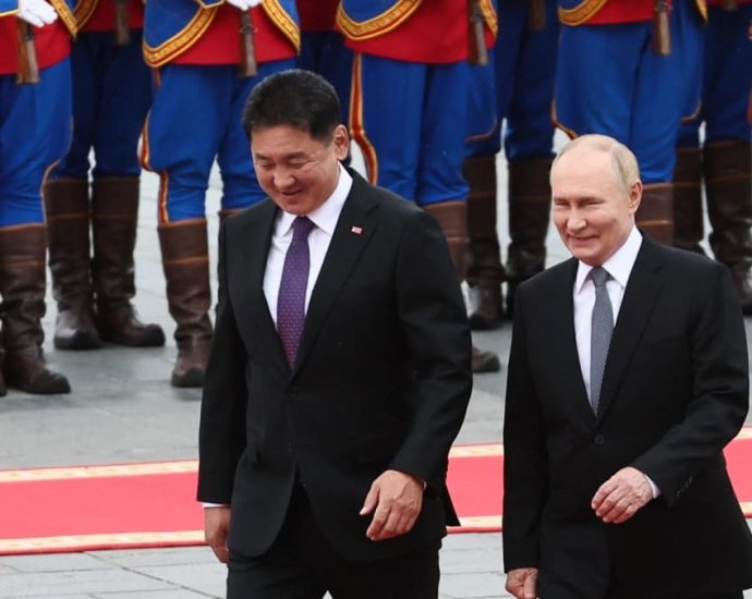 Putin meets Mongolian president under cloud of war crimes accusations