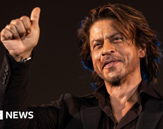 Shah Rukh Khan says ‘it’s good to be back’ as he wins award