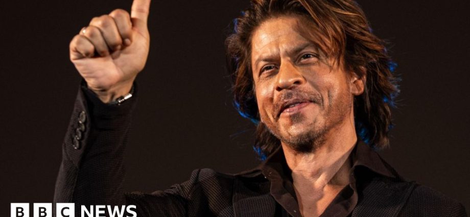 Shah Rukh Khan says ‘it’s good to be back’ as he wins award