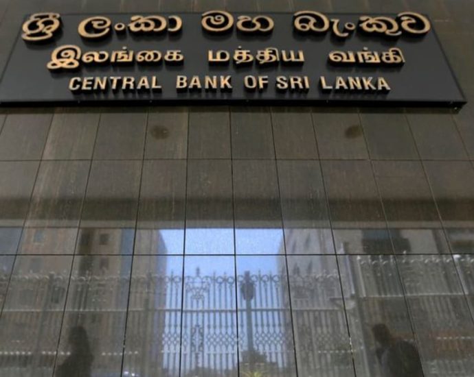 Sri Lanka holds rates steady, sees rosy inflation, growth outlook