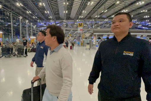 Suspect in diamond necklace theft nabbed at airport