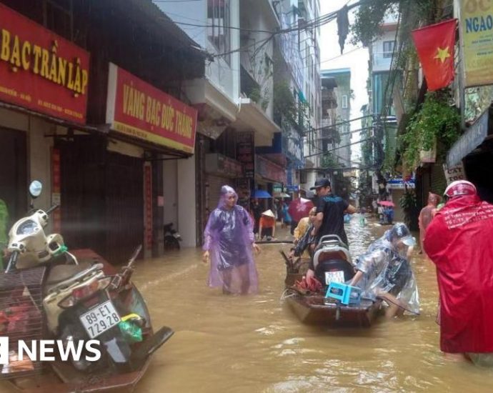 Yagi: More than 150 dead in Vietnam as typhoon floods Hanoi