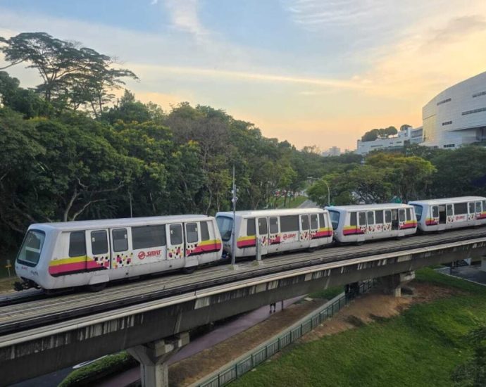 Bukit Panjang LRT services affected due to train fault; ‘rescue’ train also stalled