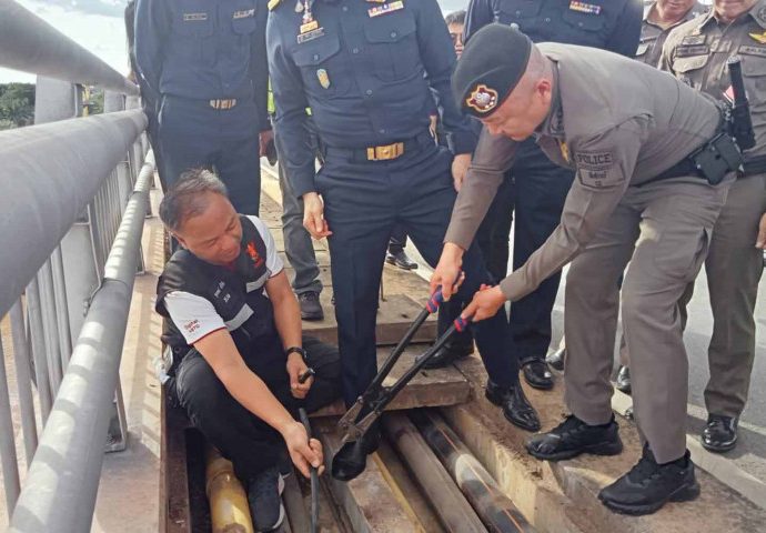 Illegal internet cables found installed across Thai-Lao bridge