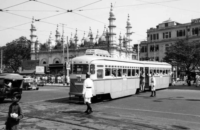 Kolkata trams: Iconic Indian city landmark faces extinction