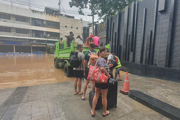 Mae Sai floods recede, Chiang Mai on alert as Ping River rises