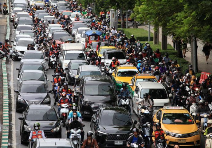 Minister defends Bangkok congestion fee plan