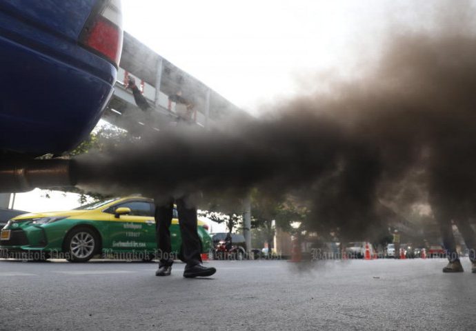 Polluting trucks to be banned from 9 Bangkok districts