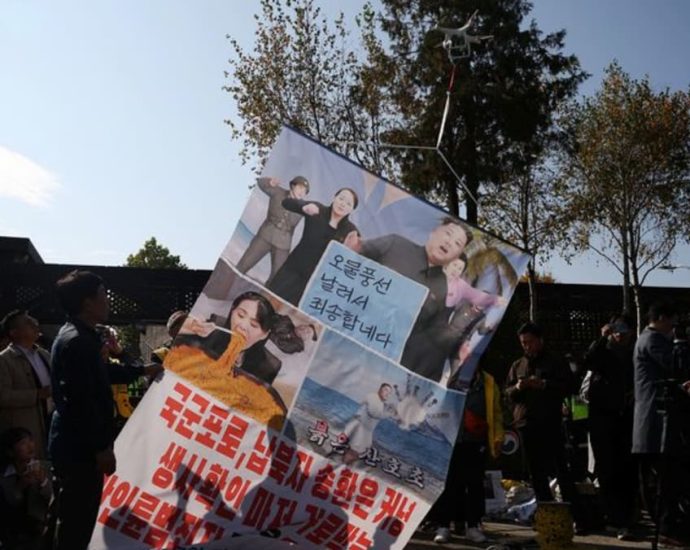 South Korean officials block bid to send balloons carrying leaflets into North