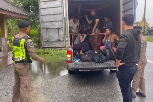 29 illegal migrants found crammed inside pickup box