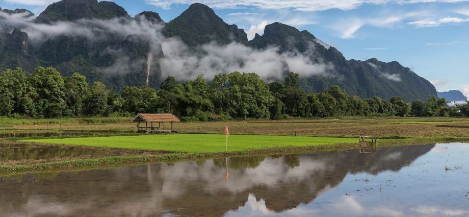 Aussie women gravely ill from tainted booze in Laos