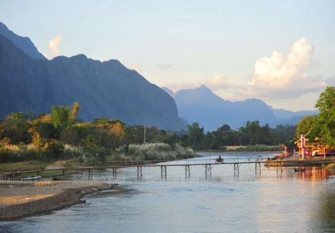 Australian teen dies from tainted liquor in Laos