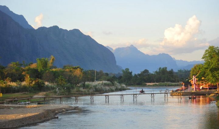 Australian teen dies from tainted liquor in Laos