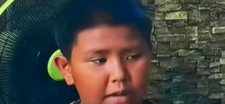 Boy, 12, praised for rescuing drowning girl, 17, in Bangkok
