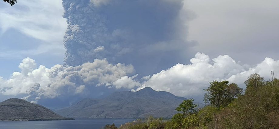 CNA Explains: The dangers of volcanic ash to planes