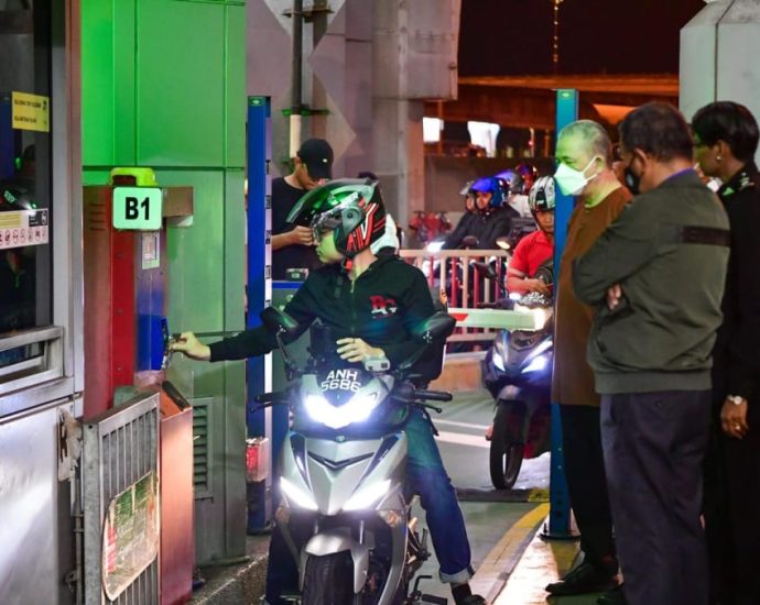 Malaysia to expand QR code clearance to cars and lorries at Johor land checkpoints next year