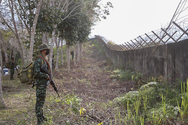 Malaysian state proposes erecting 100km border wall