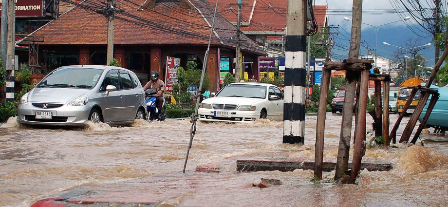 Prolonged floods in Chiang Mai raise subsidence risk