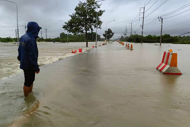 Severe flooding continues in South, train services disrupted