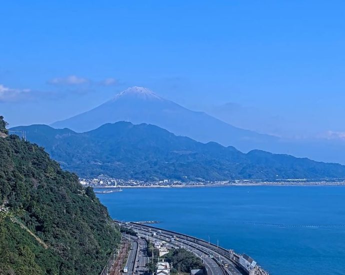 Snow seen on Mount Fuji after record absence