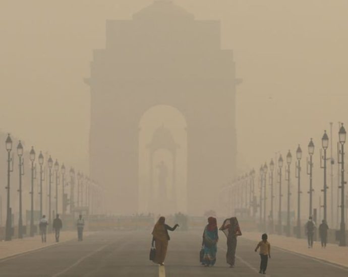 Toxic smog persists over India’s north; Delhi pollution remains severe