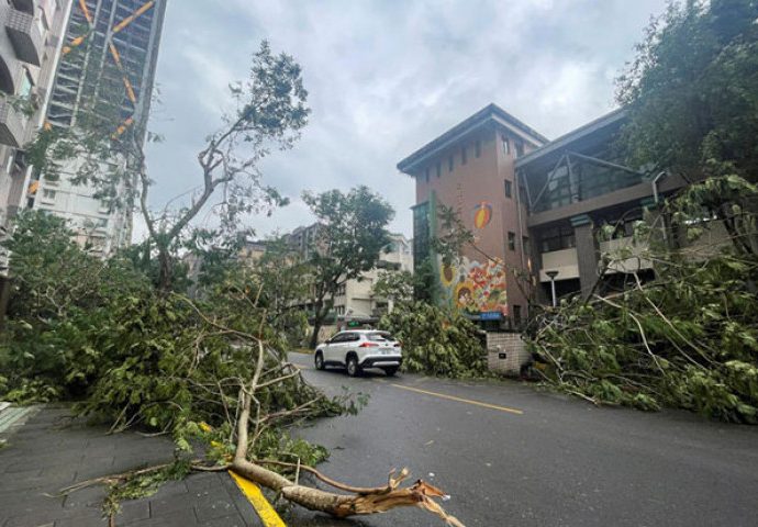 Typhoon Kong-rey kills one Thai in Taiwan