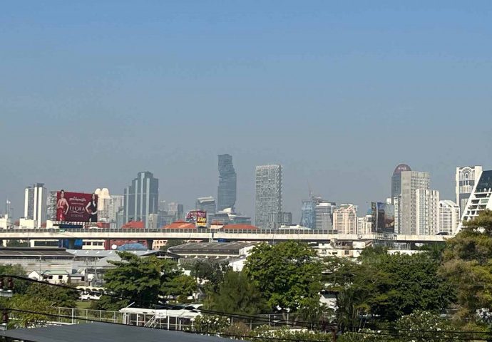 Unsafe smog covers Greater Bangkok