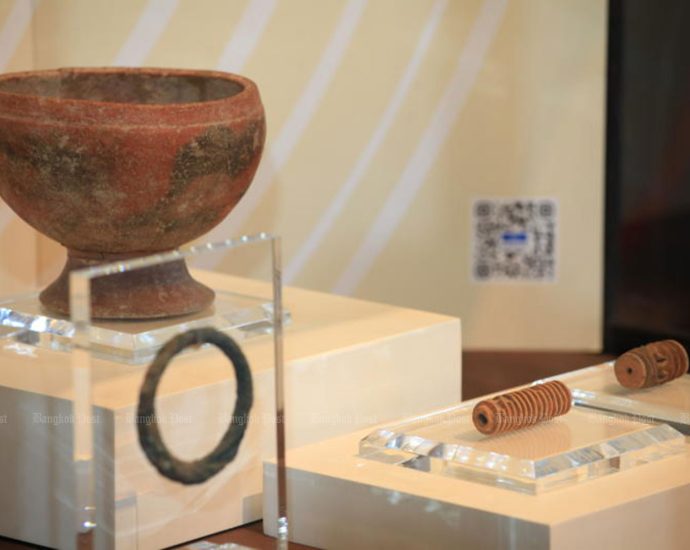 US embassy returns Ban Chiang artefacts