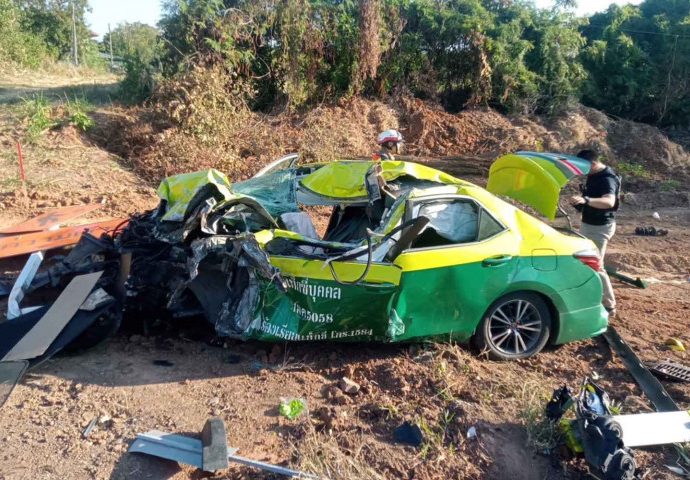 Bangkok taxi driver flees petrol station, collides with police vehicle